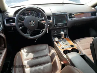 2013 Volkswagen Touareg Lux с VIN WVGEF9BP0DD002456, выставлен на аукционе Copart как лот 56034435 с пробегом 131 412 миль миль и Списание • Salvage title. История ставок и продаж доступна на DreamBid. Изображение 8.