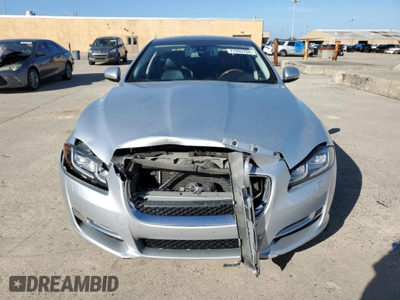 2016 Jaguar XJ R-Sport z VIN SAJWA1C77G8V95450, wystawiony jako Copart lot #77933704 z przebiegiem 55 733 mil mil oraz Szkoda całkowita • Salvage title. Historia ofert i sprzedaży dostępna na DreamBid. Obrazek 5.