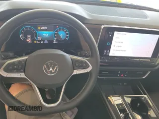 2024 Volkswagen Atlas SE z VIN 1V2HR2CA9RC554298, wystawiony jako IAAI lot #42851017 z przebiegiem 18 815 mil mil oraz . Historia ofert i sprzedaży dostępna na DreamBid. Obrazek 8.