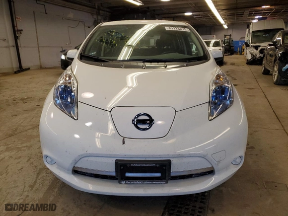 2014 Nissan LEAF SV with VIN 1N4AZ0CP6EC335133, listed as a Copart auction lot 43233825 with NaN miles and Clean Title. Bid and sale history available at carsss.com. Image 5.