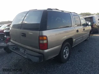 2000 Chevrolet Suburban LS with VIN 3GNEC16T0YG177411, listed as a Copart auction lot 52036980 with 299,641 mi miles and Non Repairable. Bid and sale history available at carsss.com. Image 4.