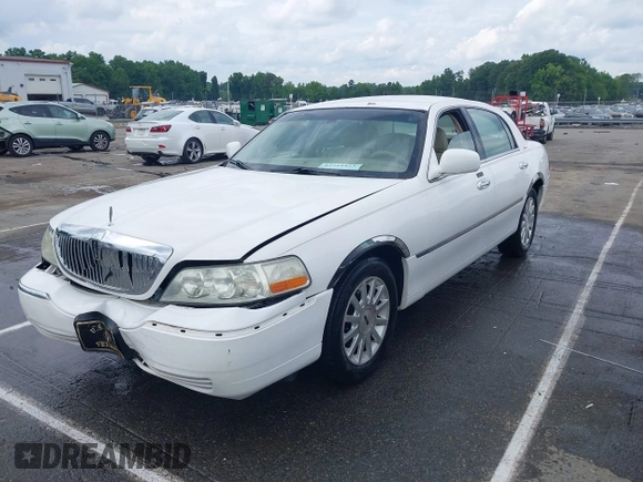 2007 Lincoln Town Car Signature с VIN 1LNHM81W77Y607433, выставлен на аукционе IAAI как лот 42344423 с пробегом 190 760 миль миль и . История ставок и продаж доступна на DreamBid. Изображение 18.