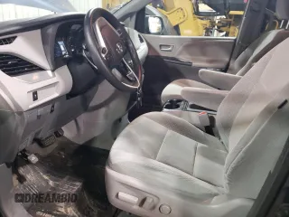 2018 Toyota Sienna LE с VIN 5TDJZ3DC3JS197731, выставлен на аукционе Copart как лот 79896244 с пробегом 63 077 миль миль и Списание • Salvage title. История ставок и продаж доступна на DreamBid. Изображение 7.