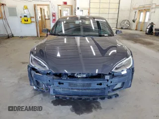 2018 Tesla Model S 75D z VIN 5YJSA1E28JF281649, wystawiony jako Copart lot #62399185 z przebiegiem 93 792 mil mil oraz Szkoda całkowita • Salvage title. Historia ofert i sprzedaży dostępna na DreamBid. Obrazek 5.