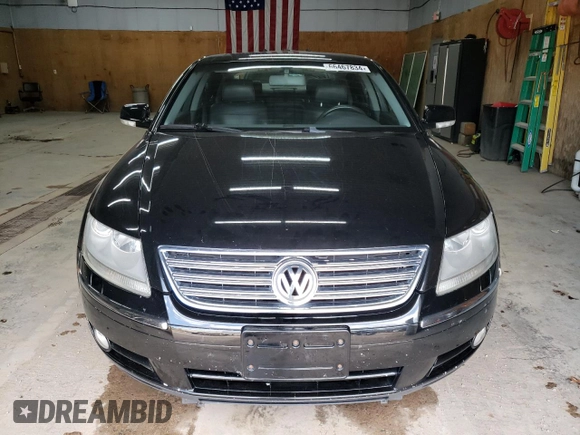 2004 Volkswagen Phaeton V8 z VIN WVWAF63D048011110, wystawiony jako Copart lot #66467834 z przebiegiem 138 229 mil mil oraz Tytuł czysty. Historia ofert i sprzedaży dostępna na DreamBid. Obrazek 5.