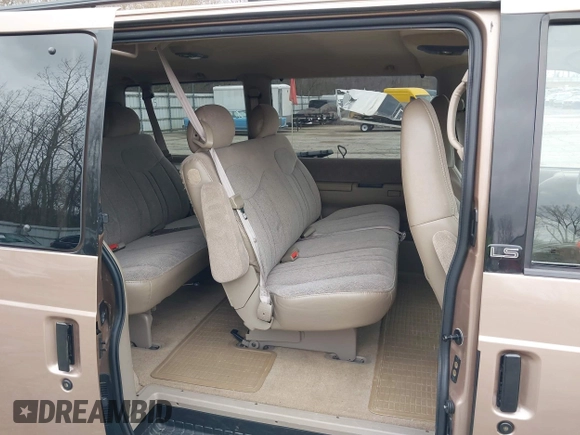 1998 Chevrolet Astro with VIN 1GNEL19W0WB198965, listed as a IAAI auction lot 41986890 with 107,881 mi miles. Bid and sale history available at carsss.com. Image 8.