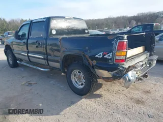 2005 GMC Sierra 1500HD SLT z VIN 1GTGK13U35F811518, wystawiony jako IAAI lot #41436920 z przebiegiem 227 019 mil mil oraz . Historia ofert i sprzedaży dostępna na DreamBid. Obrazek 3.