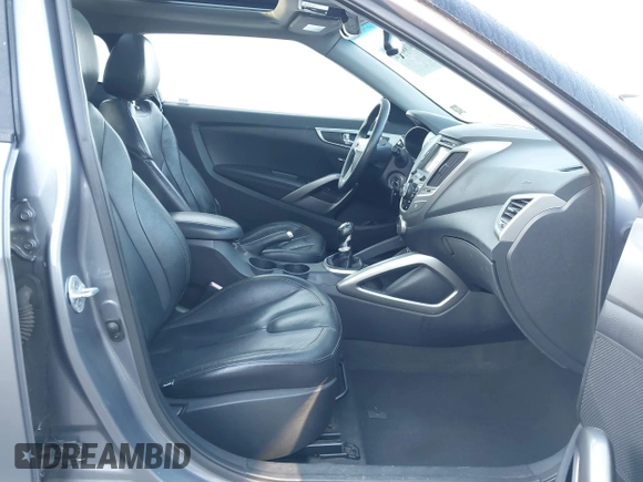 2012 Hyundai Veloster w/Gray Int z VIN KMHTC6AD1CU082872, wystawiony jako IAAI lot #41980406 z przebiegiem 132 804 mil mil oraz . Historia ofert i sprzedaży dostępna na DreamBid. Obrazek 5.