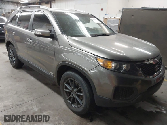 2013 Kia Sorento LX with VIN 5XYKTDA23DG309937, listed as a IAAI auction lot 41673533 with 181,267 mi miles. Bid and sale history available at carsss.com. Image 1.
