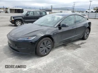 2024 Tesla Model 3 z VIN 5YJ3E1EA6RF739698, wystawiony jako Copart lot #53578755 z przebiegiem 10 847 mil mil oraz Szkody całkowita. Historia ofert i sprzedaży dostępna na DreamBid. Obrazek 1.