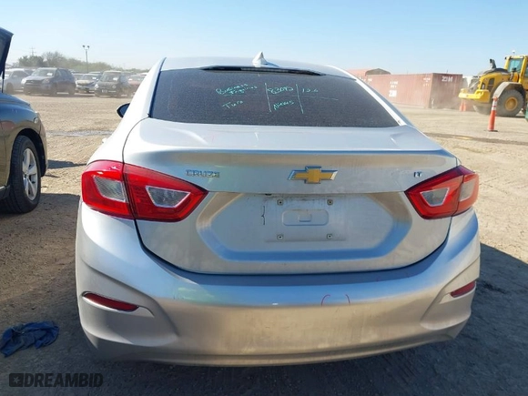2018 Chevrolet Cruze LT with VIN 1G1BE5SM8J7242513, listed as a IAAI auction lot 41161546 with NaN miles. Bid and sale history available at carsss.com. Image 17.