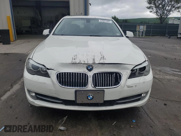 2013 BMW 5 Series 528i xDrive z VIN WBAXH5C51DD106531, wystawiony jako Copart lot #57631545 z przebiegiem 133 926 mil mil oraz Szkoda całkowita • Salvage title. Historia ofert i sprzedaży dostępna na DreamBid. Obrazek 5.