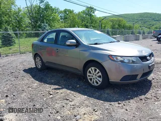 2010 Kia Forte EX z VIN KNAFU4A2XA5191028, wystawiony jako IAAI lot #42292114 z przebiegiem 131 373 mil mil oraz . Historia ofert i sprzedaży dostępna na DreamBid. Obrazek 1.