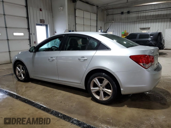 2014 Chevrolet Cruze 2LT z VIN 1G1PE5SB8E7213958, wystawiony jako Copart lot #57882325 z przebiegiem 62 626 mil mil oraz Szkoda całkowita • Salvage title. Historia ofert i sprzedaży dostępna na DreamBid. Obrazek 2.