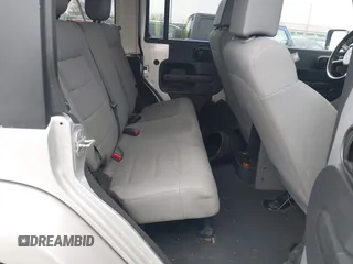 2008 Jeep Wrangler Unlimited Sahara с VIN 1J4GA59138L505460, выставлен на аукционе IAAI как лот 41846611 с пробегом 116 658 миль миль и . История ставок и продаж доступна на DreamBid. Изображение 8.