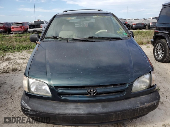 1998 Toyota Sienna LE with VIN 4T3ZF13C8WU026660, listed as a Copart auction lot 76808324 with 305,832 mi miles and Salvage Title. Bid and sale history available at carsss.com. Image 5.