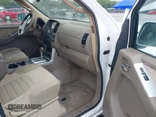 2011 Nissan Pathfinder Silver z VIN 5N1AR1NB9BC621776, wystawiony jako IAAI lot #42211612 z przebiegiem 120 640 mil mil oraz . Historia ofert i sprzedaży dostępna na DreamBid. Obrazek 5.