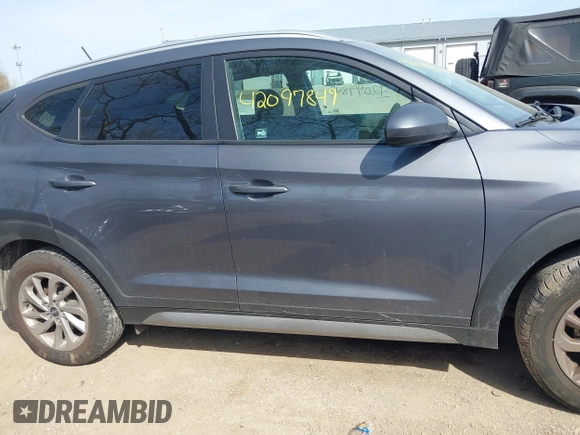 2017 Hyundai Tucson SE z VIN KM8J33A48HU253405, wystawiony jako IAAI lot #42097849 z przebiegiem 129 397 mil mil oraz . Historia ofert i sprzedaży dostępna na DreamBid. Obrazek 13.
