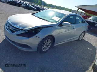 2014 Hyundai Sonata GLS z VIN 5NPEB4ACXEH864449, wystawiony jako IAAI lot #42442088 z przebiegiem 156 576 mil mil oraz . Historia ofert i sprzedaży dostępna na DreamBid. Obrazek 2.