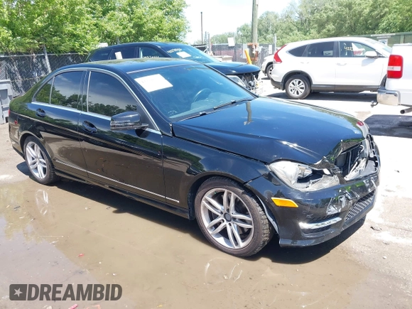 2013 Mercedes-Benz C 300 Sport z VIN WDDGF8AB0DR292722, wystawiony jako IAAI lot #42270735 z przebiegiem 113 119 mil mil oraz . Historia ofert i sprzedaży dostępna na DreamBid. Obrazek 1.