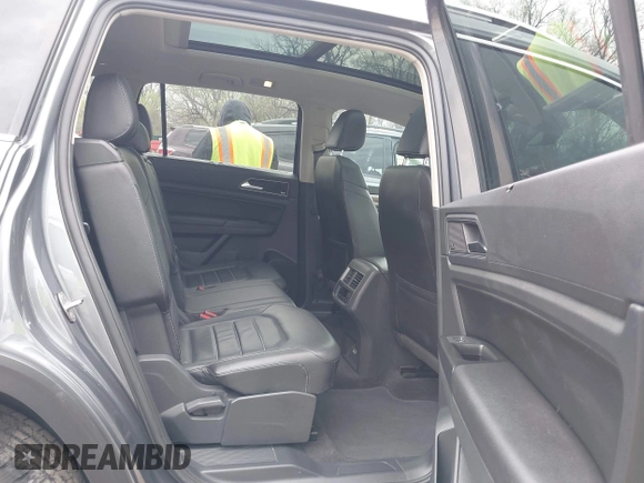 2018 Volkswagen Atlas SEL Premium with VIN 1V2NR2CA2JC592186, listed as a IAAI auction lot 41923620 with 108,162 mi miles and . Bid and sale history available at DreamBid. Image 8.