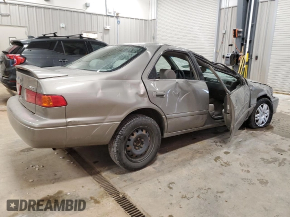 2000 Toyota Camry CE z VIN JT2BG22K8Y0445766, wystawiony jako Copart lot #55927725 z przebiegiem Nie podano mil oraz Czysty tytuł • Clean title. Historia ofert i sprzedaży dostępna na DreamBid. Obrazek 3.