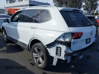 2018 Volkswagen Tiguan SEL Premium with VIN 3VV5B7AX5JM176434, listed as a IAAI auction lot 41684514 with 47,988 mi miles and . Bid and sale history available at DreamBid. Image 3.
