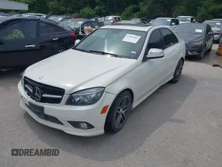 2009 Mercedes-Benz C 300 Sport z VIN WDDGF54XX9R068595, wystawiony jako IAAI lot #42362763 z przebiegiem 184 820 mil mil oraz . Historia ofert i sprzedaży dostępna na DreamBid. Obrazek 2.