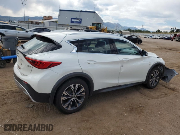 2018 Infiniti QX30 Premium with VIN SJKCH5CR2JA052770, listed as a Copart auction lot 61227824 with 39,761 mi miles and Salvage Title. Bid and sale history available at carsss.com. Image 3.