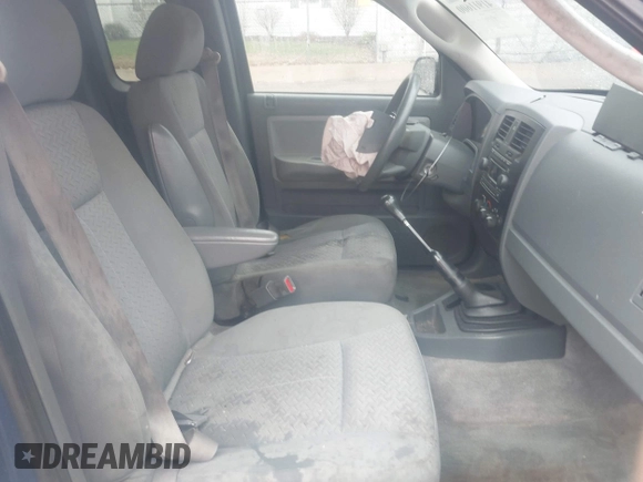 2007 Dodge Dakota ST z VIN 1D7HE22K77S181214, wystawiony jako IAAI lot #41911600 z przebiegiem 156 393 mil mil oraz . Historia ofert i sprzedaży dostępna na DreamBid. Obrazek 5.