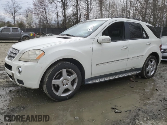 2008 Mercedes-Benz M 550 z VIN 4JGBB72E28A385552, wystawiony jako Copart lot #50704215 z przebiegiem 165 925 mil mil oraz Szkoda całkowita • Salvage title. Historia ofert i sprzedaży dostępna na DreamBid. Obrazek 1.