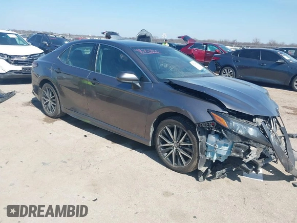 2021 Toyota Camry SE Nightshade with VIN 4T1G11AK4MU432151, listed as a IAAI auction lot 41672800 with 82,051 mi miles. Bid and sale history available at carsss.com. Image 1.