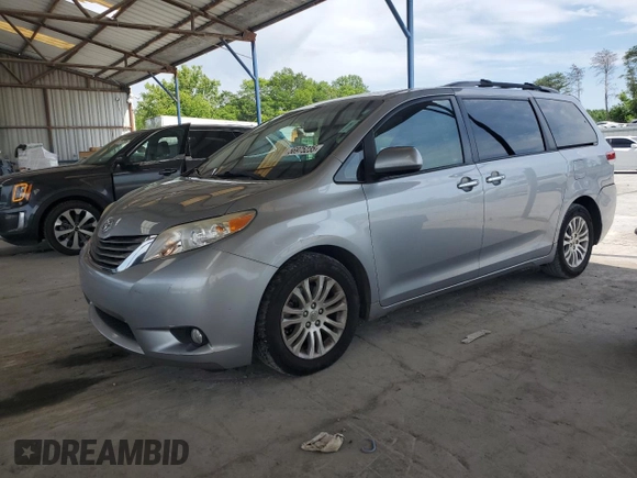 2012 Toyota Sienna XLE AAS с VIN 5TDYK3DC1CS240100, выставлен на аукционе Copart как лот 56975235 с пробегом 251 340 миль миль и Списание • Salvage title. История ставок и продаж доступна на DreamBid. Изображение 1.