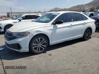 2023 Volkswagen Jetta Sport z VIN 3VWBM7BU7PM016304, wystawiony jako Copart lot #61052485 z przebiegiem 50 644 mil mil oraz Czysty tytuł • Clean title. Historia ofert i sprzedaży dostępna na DreamBid. Obrazek 1.