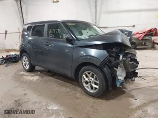 2020 Kia Soul LX with VIN KNDJ23AU4L7056682, listed as a IAAI auction lot 41679775 with NaN miles. Bid and sale history available at carsss.com. Image 1.