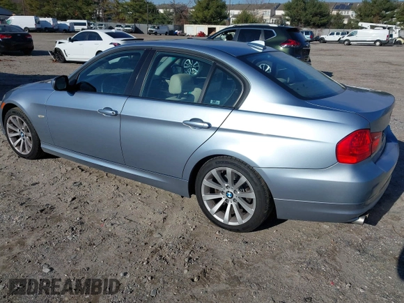 2011 BMW 3 Series 328i xDrive with VIN WBAPK5G51BNN29824, listed as a IAAI auction lot 40990352 with 171,133 mi miles and . Bid and sale history available at carsss.com. Image 3.
