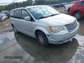2010 Chrysler Town & Country Touring z VIN 2A4RR5D14AR214553, wystawiony jako IAAI lot #42486885 z przebiegiem 220 814 mil mil oraz . Historia ofert i sprzedaży dostępna na DreamBid. Obrazek 1.