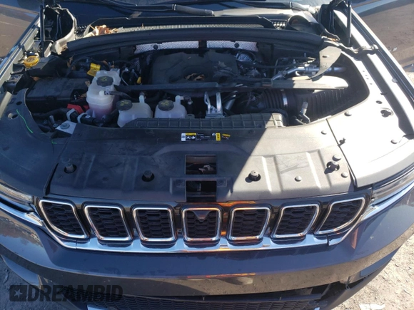 2023 Jeep Grand Cherokee 30th Anniversary z VIN 1C4RJYB64P8769262, wystawiony jako Copart lot #84694194 z przebiegiem 25 239 mil mil oraz Szkoda całkowita • Salvage title. Historia ofert i sprzedaży dostępna na DreamBid. Obrazek 12.