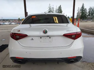 2018 Alfa Romeo Giulia Ti with VIN ZARFAECNXJ7574745, listed as a IAAI auction lot 41809543 with 69,372 mi miles. Bid and sale history available at carsss.com. Image 17.