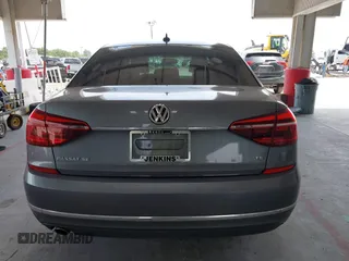 2017 Volkswagen Passat SE z VIN 1VWBT7A32HC031209, wystawiony jako IAAI lot #42445548 z przebiegiem 83 477 mil mil oraz . Historia ofert i sprzedaży dostępna na DreamBid. Obrazek 17.