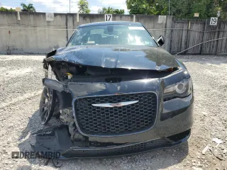 2019 Chrysler 300 with VIN 2C3CCABG8KH508305, listed as a Copart auction lot 53544525 with 112,800 mi miles and Non Repairable. Bid and sale history available at carsss.com. Image 5.