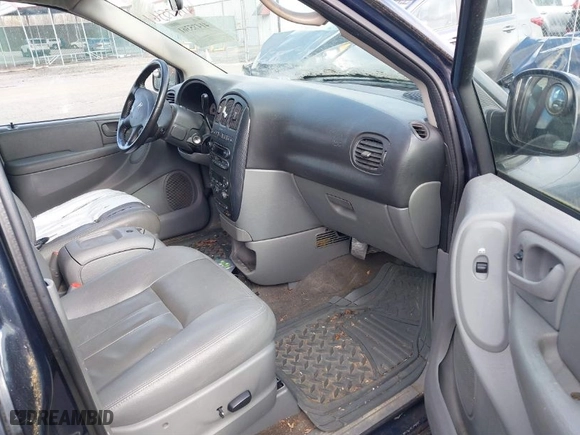 2007 Dodge Grand Caravan SXT with VIN 2D4GP44L37R356984, listed as a IAAI auction lot 41475361 with 153,843 mi miles. Bid and sale history available at carsss.com. Image 5.