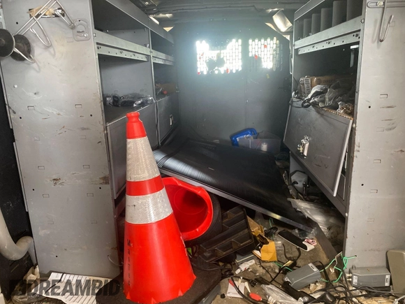 2016 Ford Transit Cargo с VIN 1FTYE1YM5GKB48869, выставлен на аукционе IAAI как лот 42789025 с пробегом 147 263 миль миль и . История ставок и продаж доступна на DreamBid. Изображение 18.