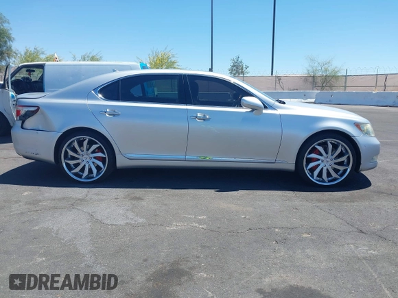 2007 Lexus LS 460 L z VIN JTHGL46F075011052, wystawiony jako IAAI lot #42284236 z przebiegiem 173 850 mil mil oraz . Historia ofert i sprzedaży dostępna na DreamBid. Obrazek 13.