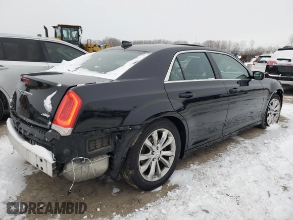 2017 Chrysler 300 Limited z VIN 2C3CCARG5HH538912, wystawiony jako Copart lot #45566125 z przebiegiem 124 761 mil mil oraz Szkoda całkowita • Salvage title. Historia ofert i sprzedaży dostępna na DreamBid. Obrazek 3.