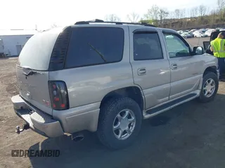 2004 GMC Yukon Denali z VIN 1GKEK63U84J181533, wystawiony jako IAAI lot #42098120 z przebiegiem 195 664 mil mil oraz . Historia ofert i sprzedaży dostępna na DreamBid. Obrazek 4.