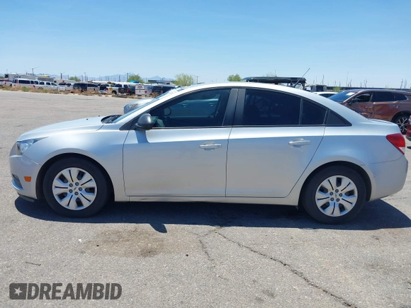 2014 Chevrolet Cruze LS z VIN 1G1PA5SH6E7448472, wystawiony jako IAAI lot #42428958 z przebiegiem 105 872 mil mil oraz . Historia ofert i sprzedaży dostępna na DreamBid. Obrazek 14.