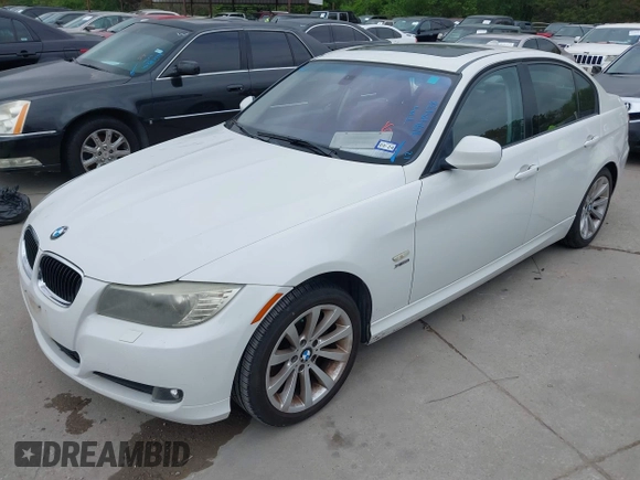 2011 BMW 3 Series 328i xDrive with VIN WBAPK5C53BA995204, listed as a IAAI auction lot 41940438 with 160,879 mi miles. Bid and sale history available at carsss.com. Image 2.