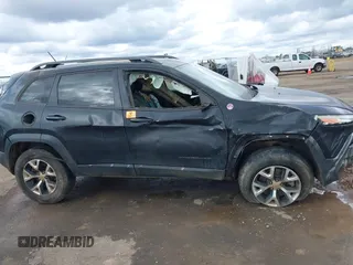 2014 Jeep Cherokee Trailhawk with VIN 1C4PJMBS5EW128658, listed as a IAAI auction lot 41722320 with 1 mi miles. Bid and sale history available at carsss.com. Image 12.