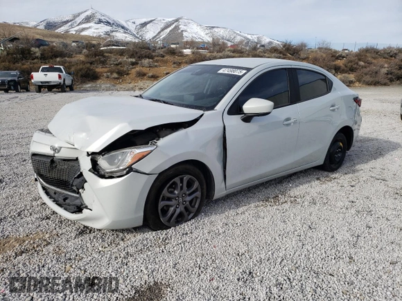 2019 Toyota Yaris L z VIN 3MYDLBYV3KY506033, wystawiony jako Copart lot #47498075 z przebiegiem 71 326 mil mil oraz Szkoda całkowita • Salvage title. Historia ofert i sprzedaży dostępna na DreamBid. Obrazek 1.